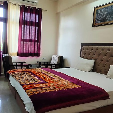 Hotel Amrapali Dźajpur Zewnętrze zdjęcie